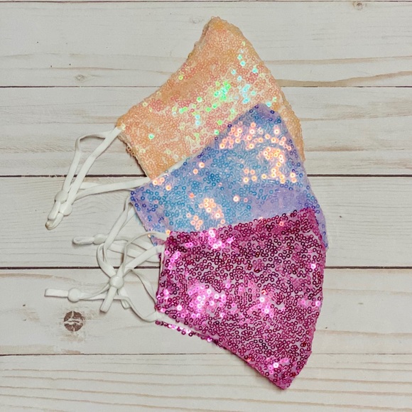 🔥Sale🔥🔥3/$15🔥3 Sequined Fashion Face Masks - Picture 3 of 4